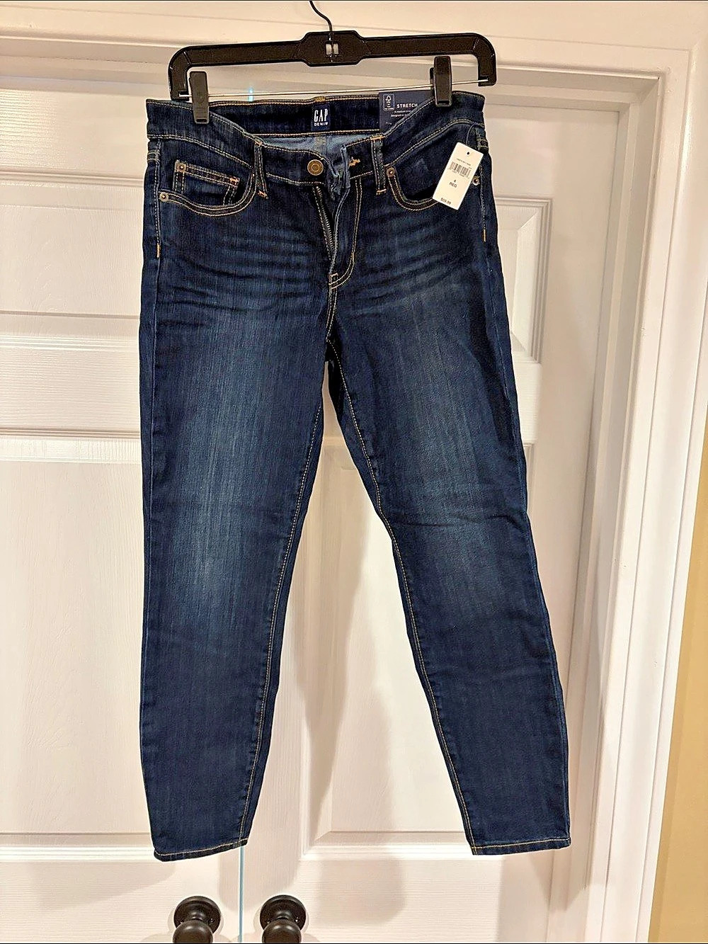 NWT GAP Mid Rise Legging Jeans Blue Size 4. Dark wash